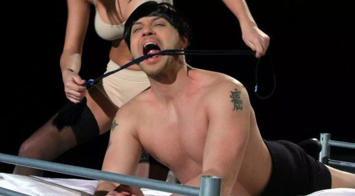 Exclusiv! Mihai Mitoşeru, biciuit şi tras de păr: ”În viaţa mea sexuală sunt ”atacant”, nu”fundaş”