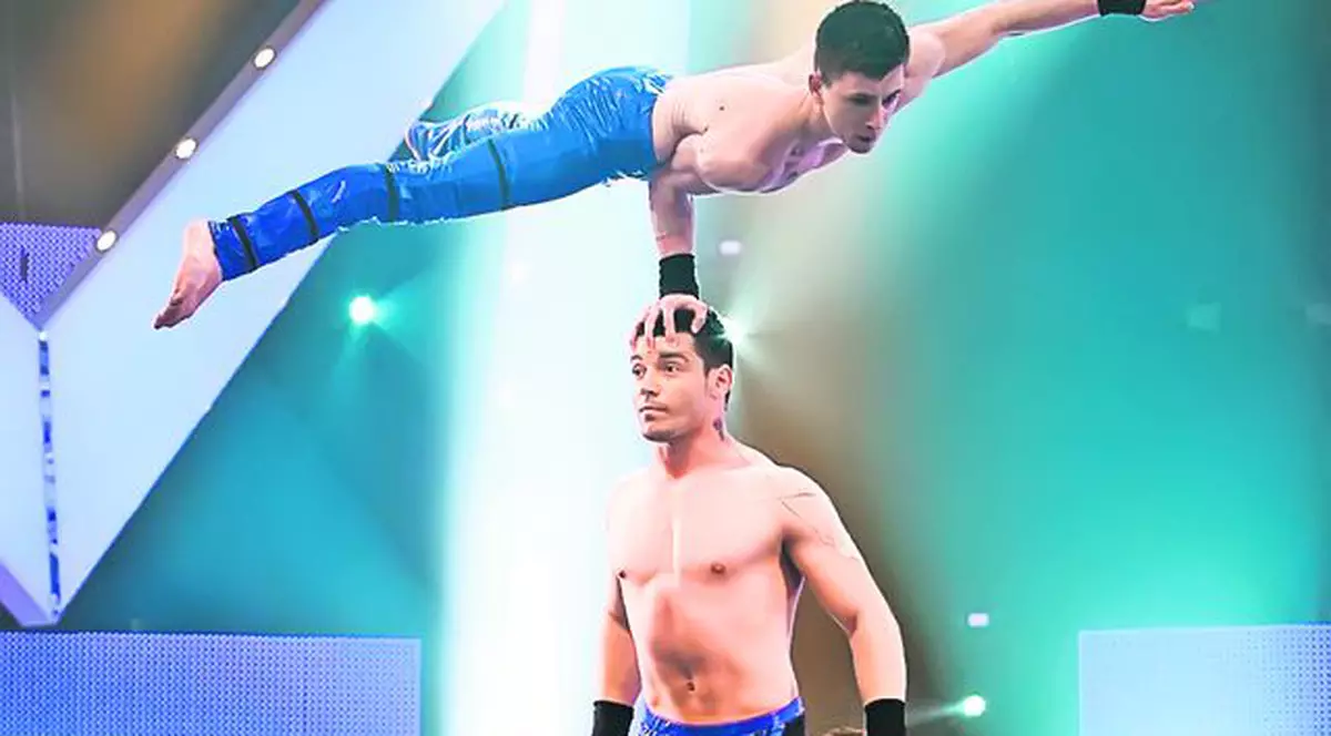 Care-s mai tari, concurenţii sau prezentatorii?