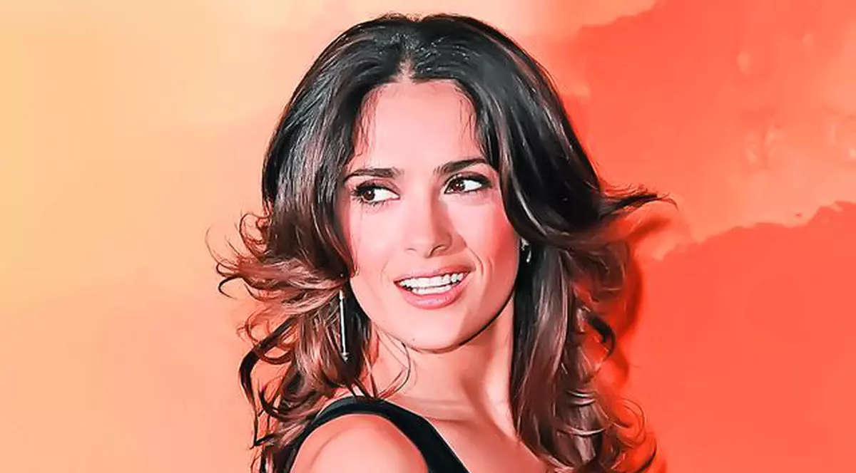 J.R. o vrea pe Salma Hayek în «Dallas»