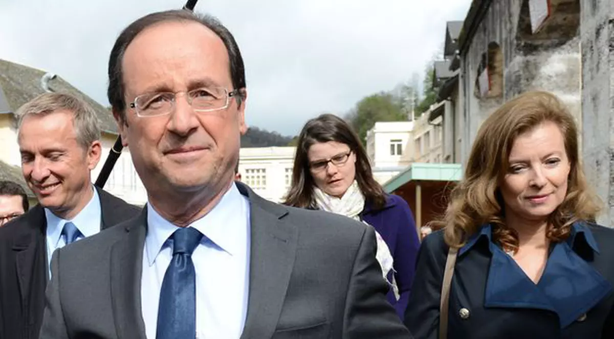 François Hollande învingător în primul tur al prezidenţialelor, în Franța