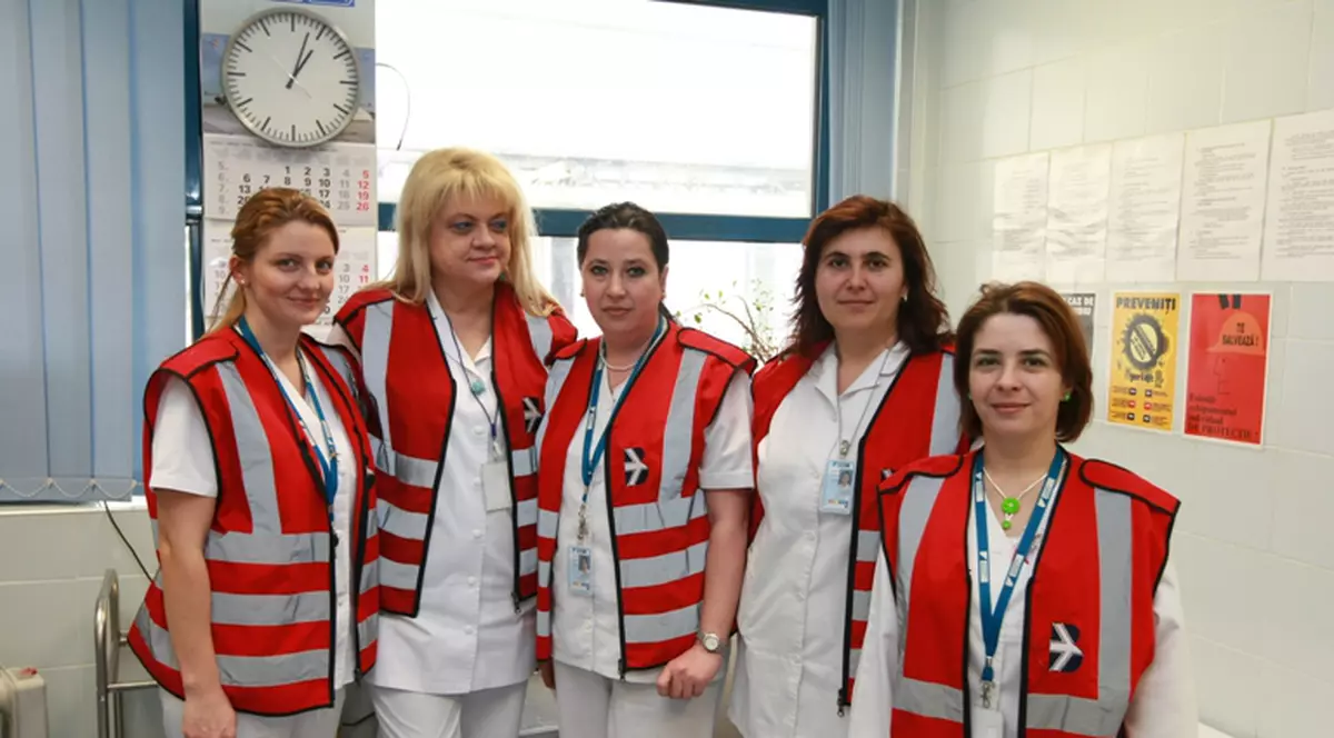 Ei sunt doctorii care au salvat vieţile a sute de pasageri! Dacă pe aeroportul Otopeni există mai multe echipe de elită, cu siguranţă ei fac parte din una dintre acestea! 