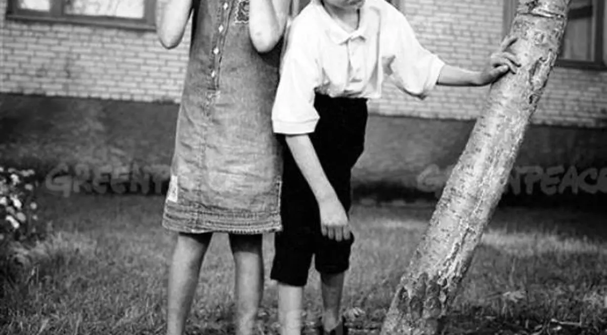 Uite cum au fost nenorociţi aceşti copii după explozia de la Cernobîl! Greenpeace organizează în Bucureşti o expoziţie foto la 26 de ani de la dezastrul din Ucraina