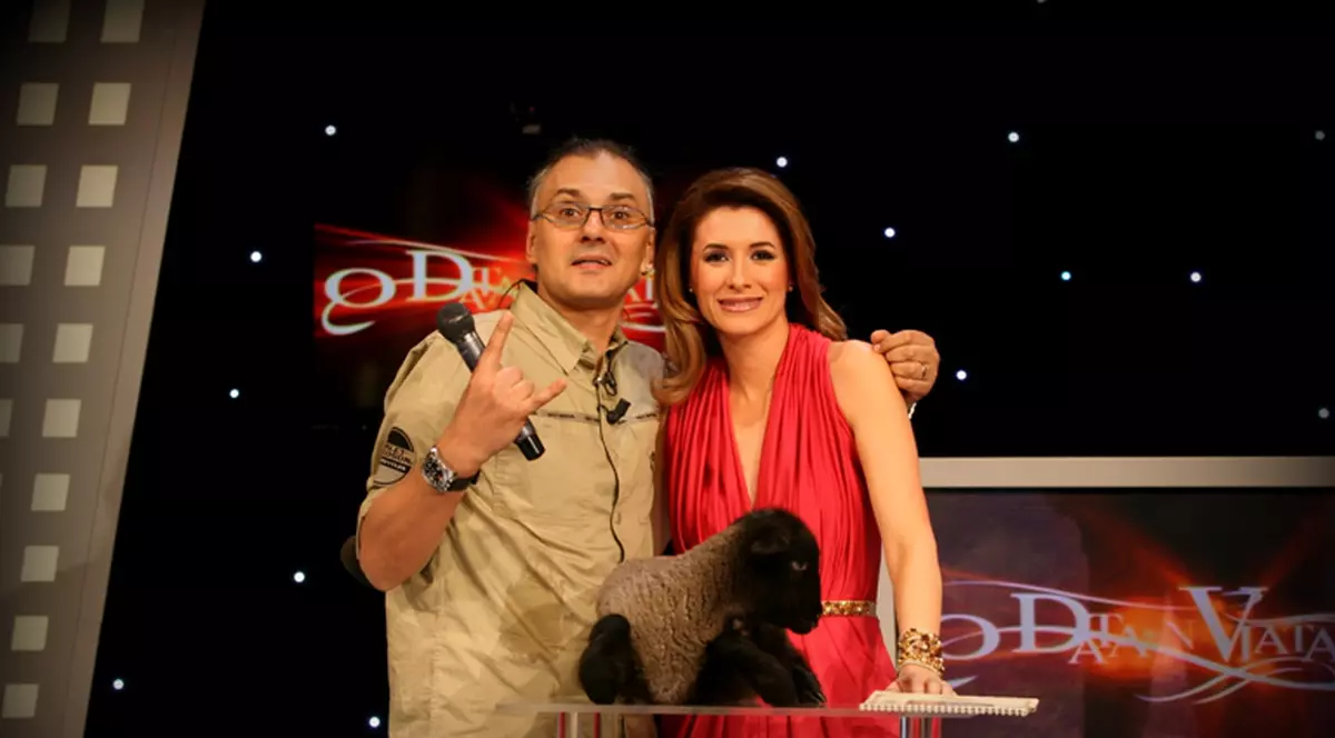 Iuliana Tudor a primit un miel de la Cârcotaşi