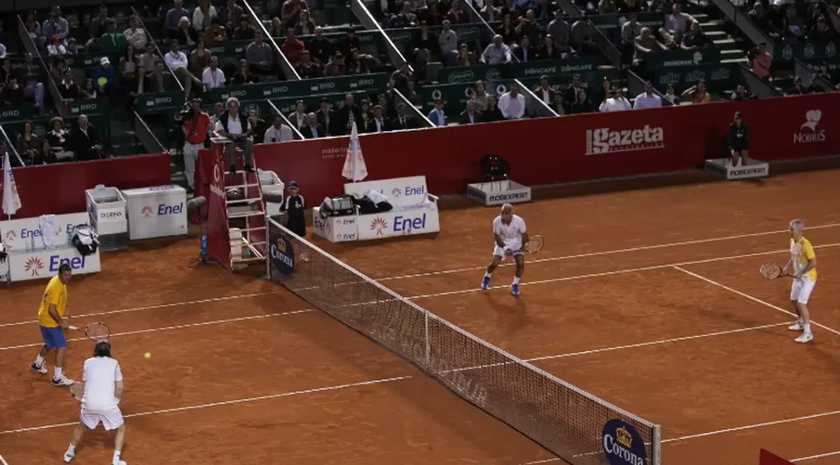 SHOW LA TENIS! Ilie Năstase şi...Silvia i-au ţinut piept lui McEnroe într-un super demonstrativ | FOTO