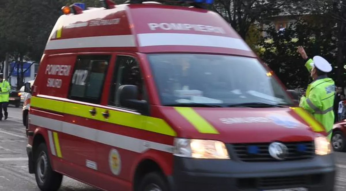Tragedie în Braşov! Un mort şi trei răniţi în urma unui accident pe un drum comunal