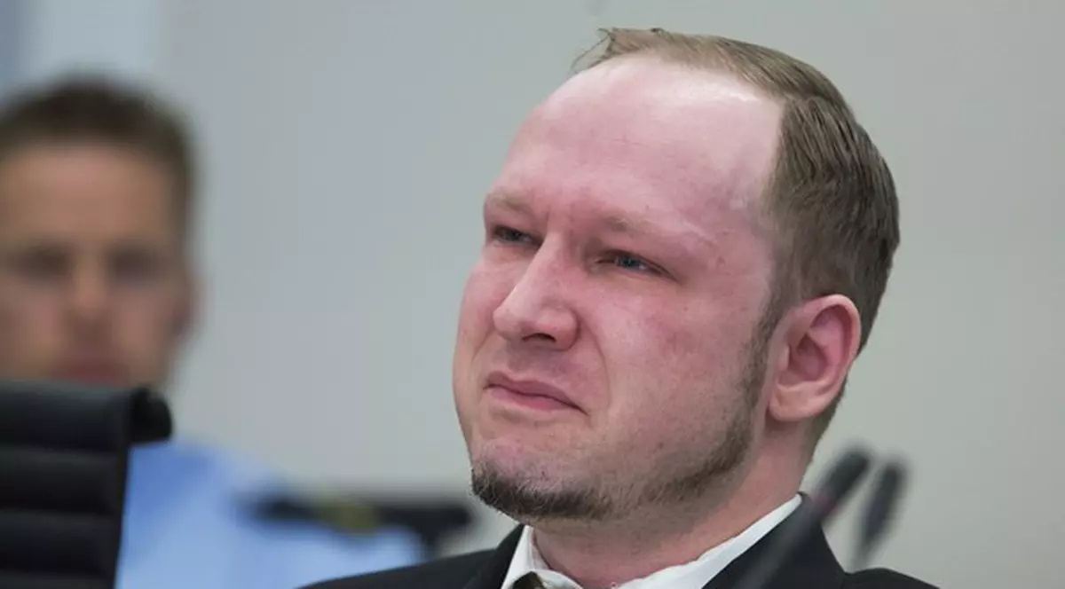 De la nazism, la zâmbete şi plâns în hohote! Uite cum s-a purtat Breivik la proces | FOTO