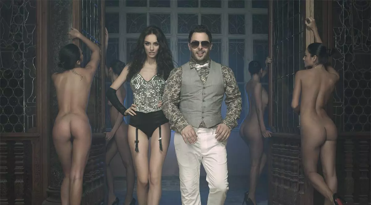 Multe femei superbe dezbrăcate şi...Morena lui Tom Boxer. Vezi noul pictorial care ARDE! 