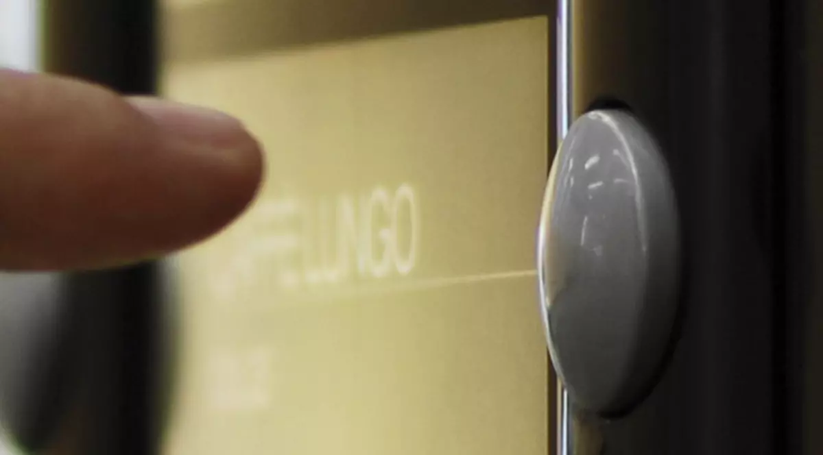 Vrei să intri în istorie? Trebuie să apeşi butonul potrivit pe 15 mai 2012!