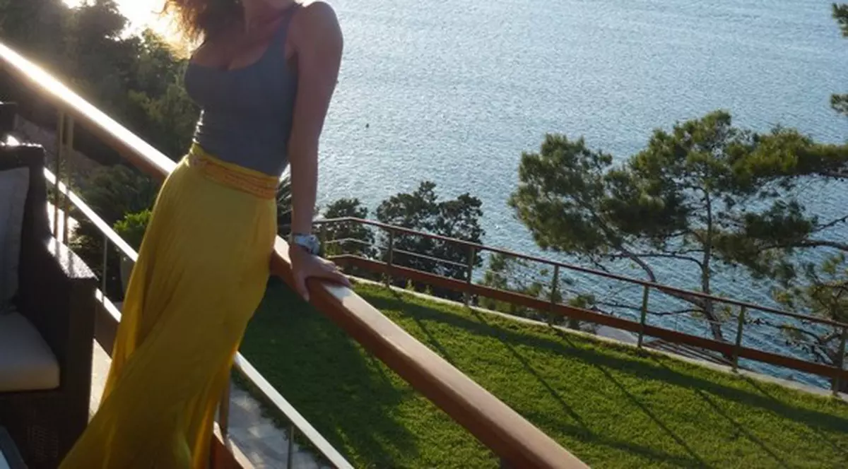 Carmen Brumă și-a pus silicoane? Imaginile spun că ”da”! FOTO