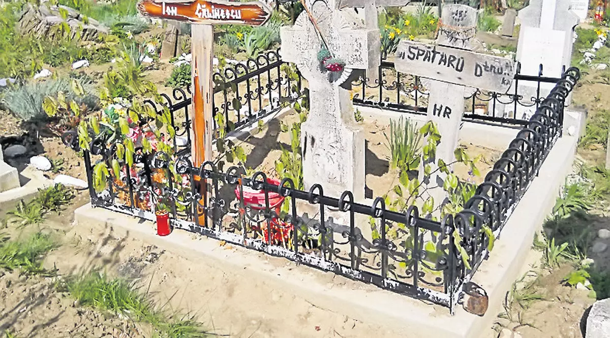 Luca, fiul cel mic al lui Florin Călinescu, îngropat la Cimitirul Cernica, alături de mamă?