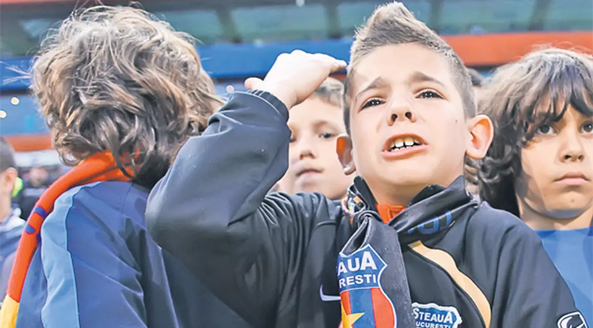 Gheorghe Nedelescu, observatorul meciului Steaua - FC Vaslui, a confiscat bannerul inofensiv al unui băiat de 9 ani, care a izbucnit în plâns