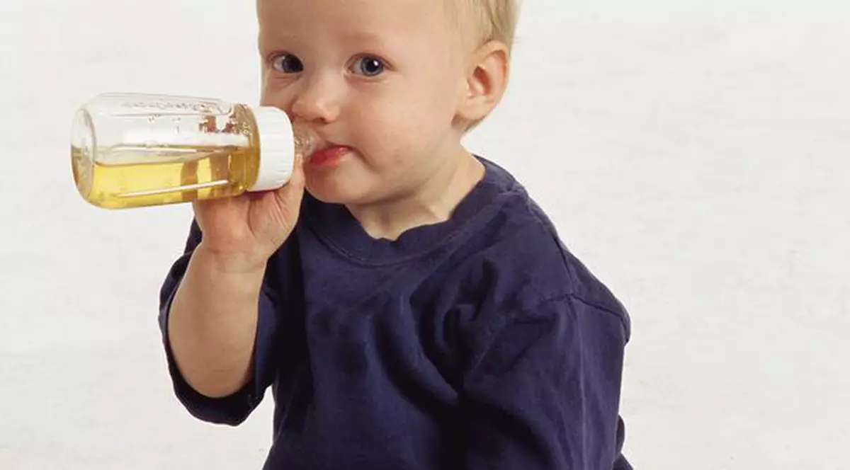 Incredibil! Un copil de doi ani a ajuns în comă alcoolică la spital