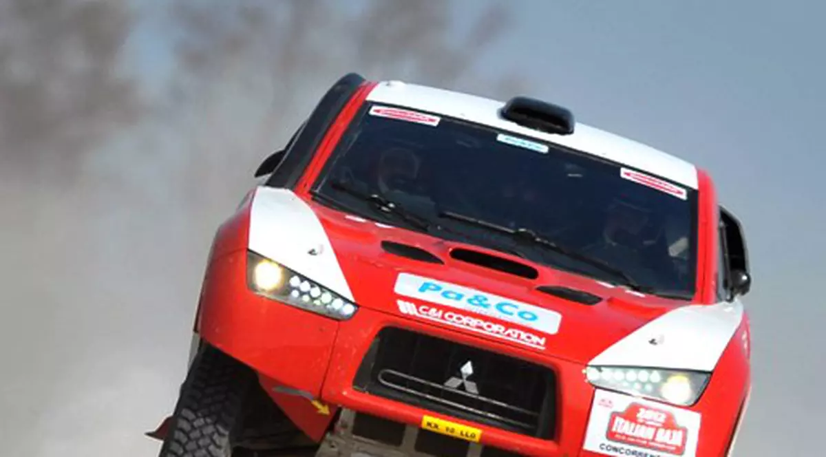 Costeluş Căşuneanu are de ce să fie supărat! Air France i-a rătăcit maşina pe care trebuia să o piloteze la Raliul Abu Dhabi