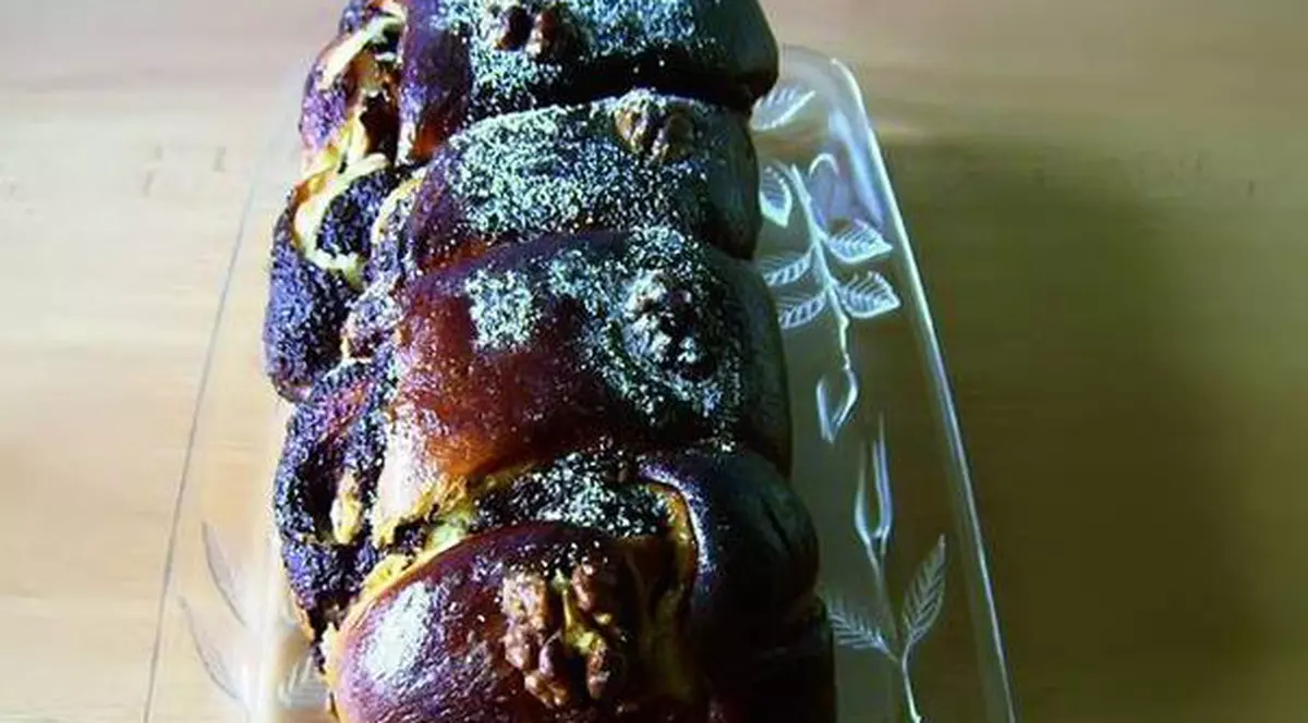 Rețete tradiționale de Paște: Cozonac cu nucă și cacao