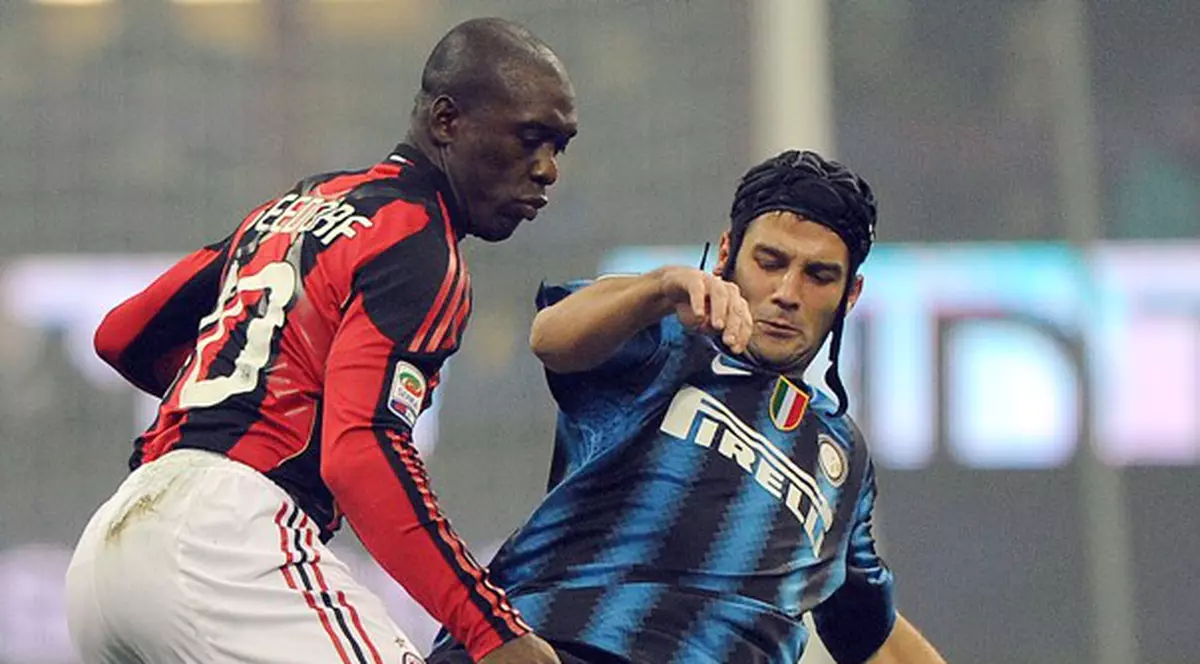 Cristi Chivu s-a accidentat în meciul de la Florenţa