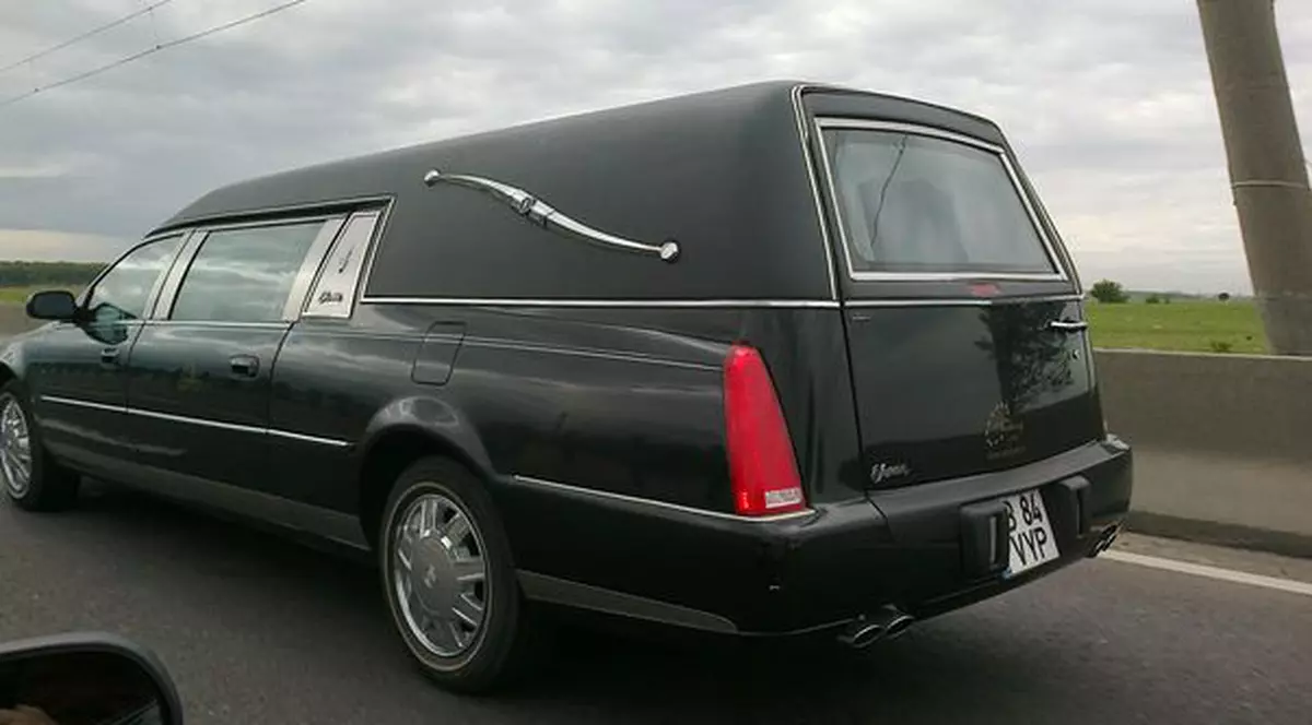 Exclusiv! Primele imagini de la înmormantarea lui Luca Călinescu | FOTO