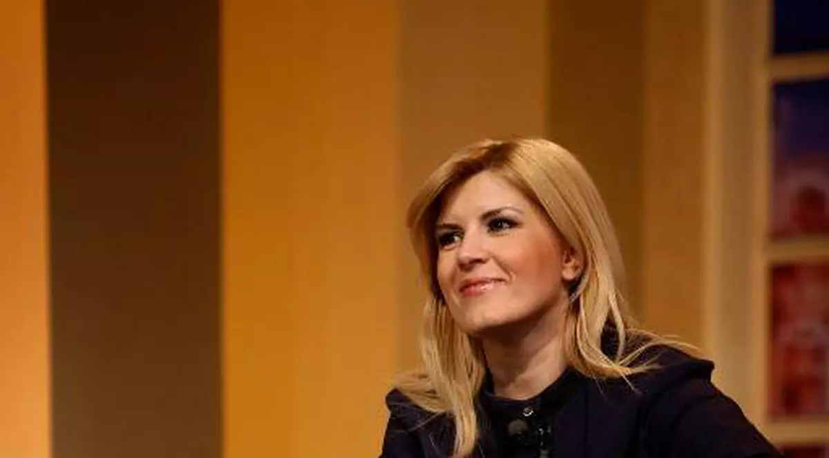 Elena Udrea: ”Am scăpat de trădători. Jalnic spectacol au oferit cei care s-au culcat seara PDL-işti şi s-au trezit USL-iști! Cât lichelism!”