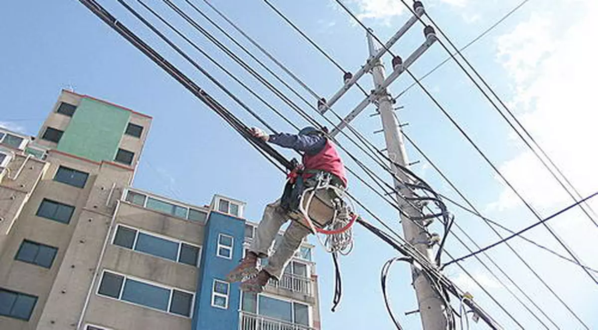 Bucureştenii şi ilfovenii rămân azi fără lumină