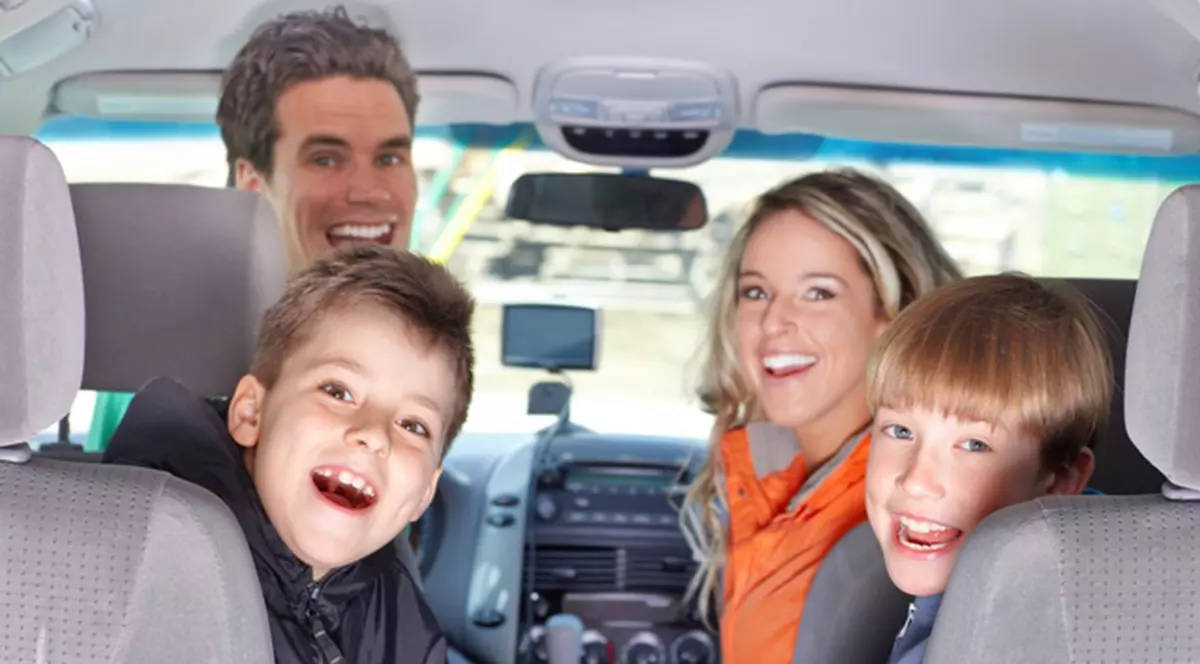 Iată ce trebuie să ai cu tine în maşină dacă pleci cu cel mic