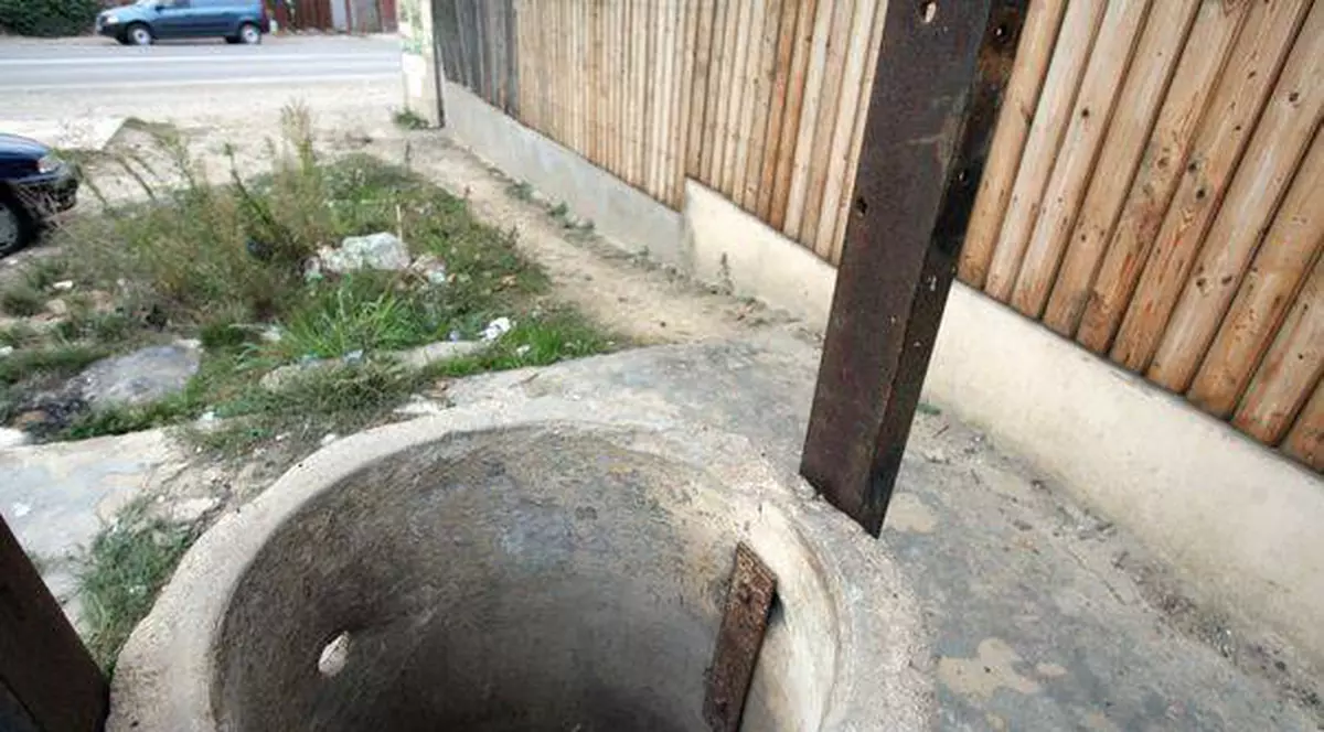 a rămas blocat în fântână