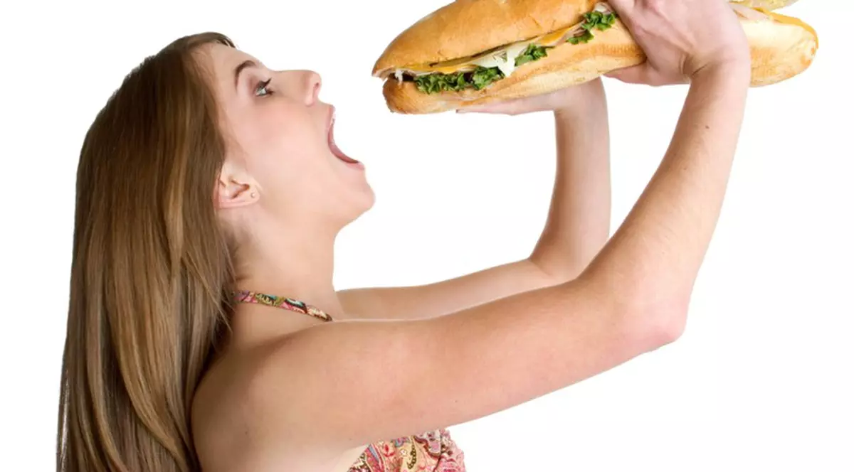 Iată ce trebuie să faci dacă te îneci cu mâncare