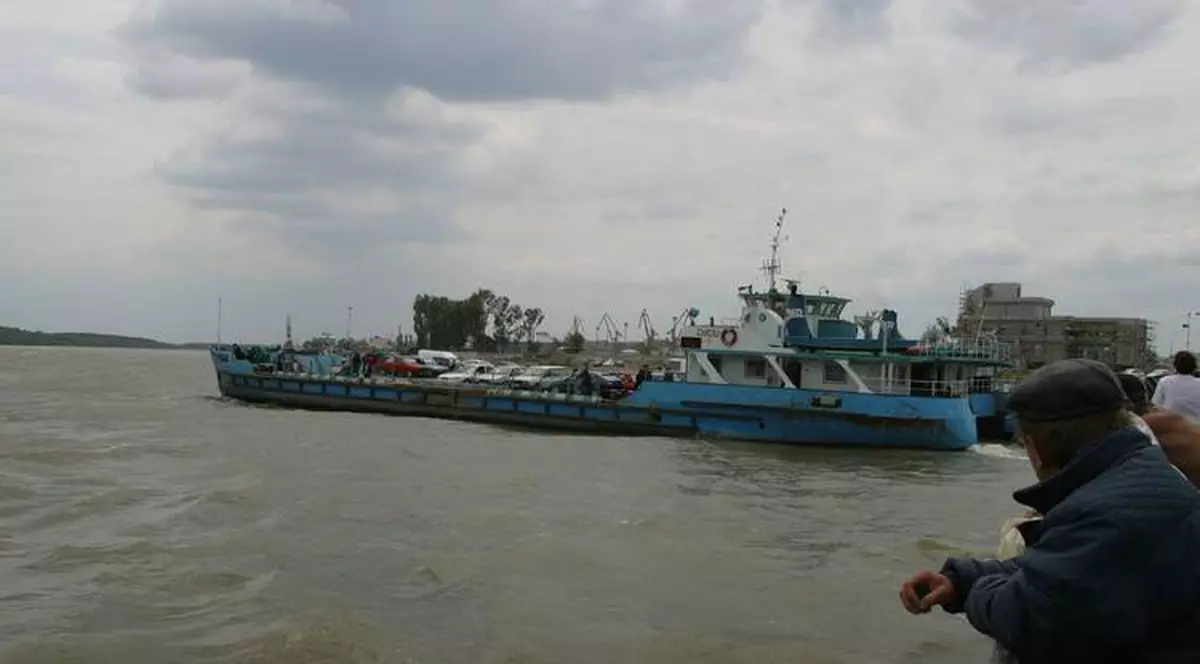 Un feribot a naufragiat într-un râu din India: 30 de persoane au murit și alte 200 sunt dispărute