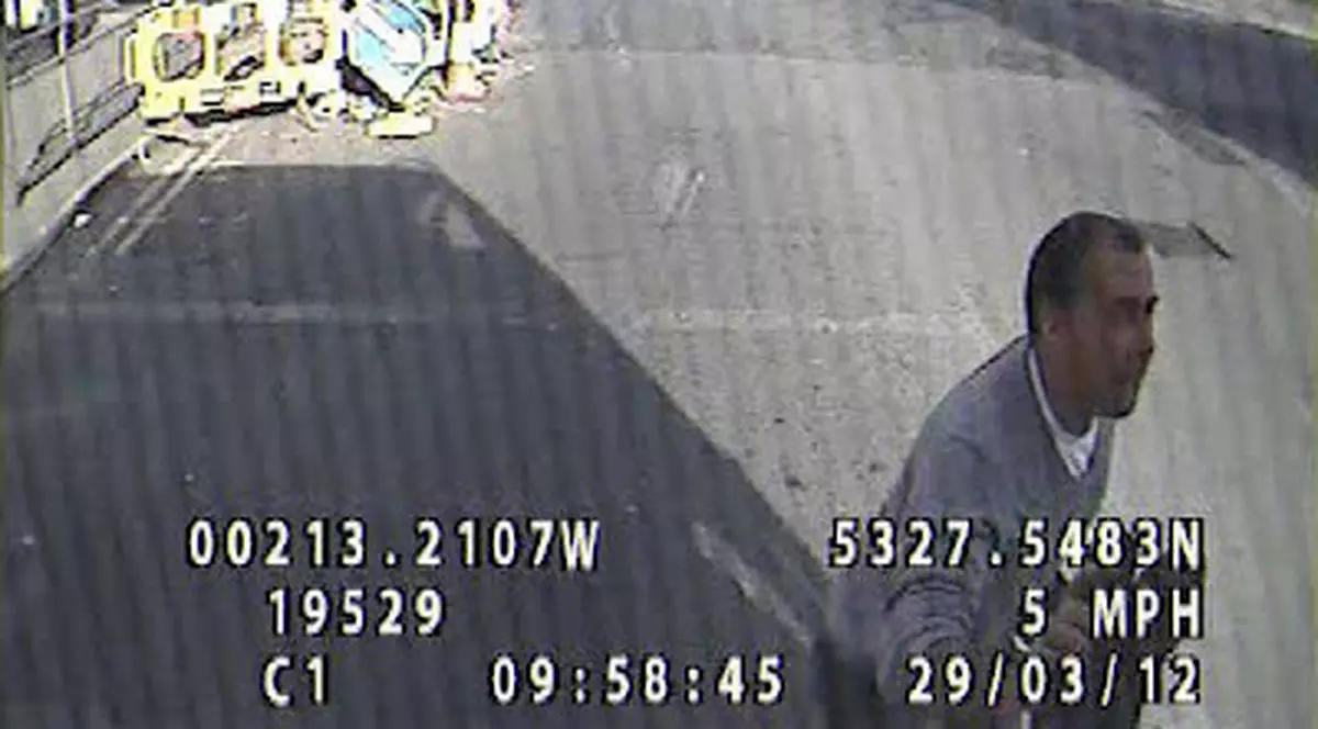 NICI MOARTEA NU A SALVAT-O! Vezi ce a păţit o femeie după ce a fost lovită de maşină! | VIDEO