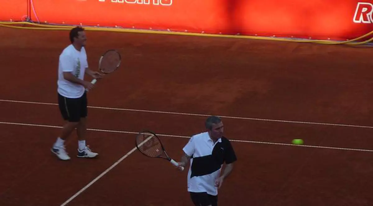 Hagi, Rotariu, Pavel şi Tecău, SHOW total pe zgura de la BRD Năstase Ţiriac Trophy