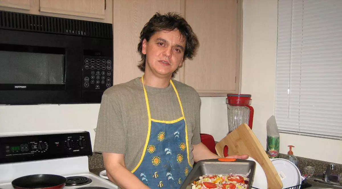 Adrian Haiduc slăbeşte cu o DIETĂ MIRACULOASĂ! Iată-l în rol de bucătar şi află ce alimente recomandă | FOTO