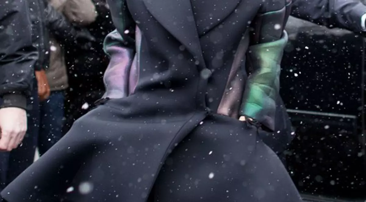 Lady Gaga vine la Bucureşti însoţită de bărbatul care îi oferă cele mai mari plăceri! Şi nu este vorba de iubitul ei!