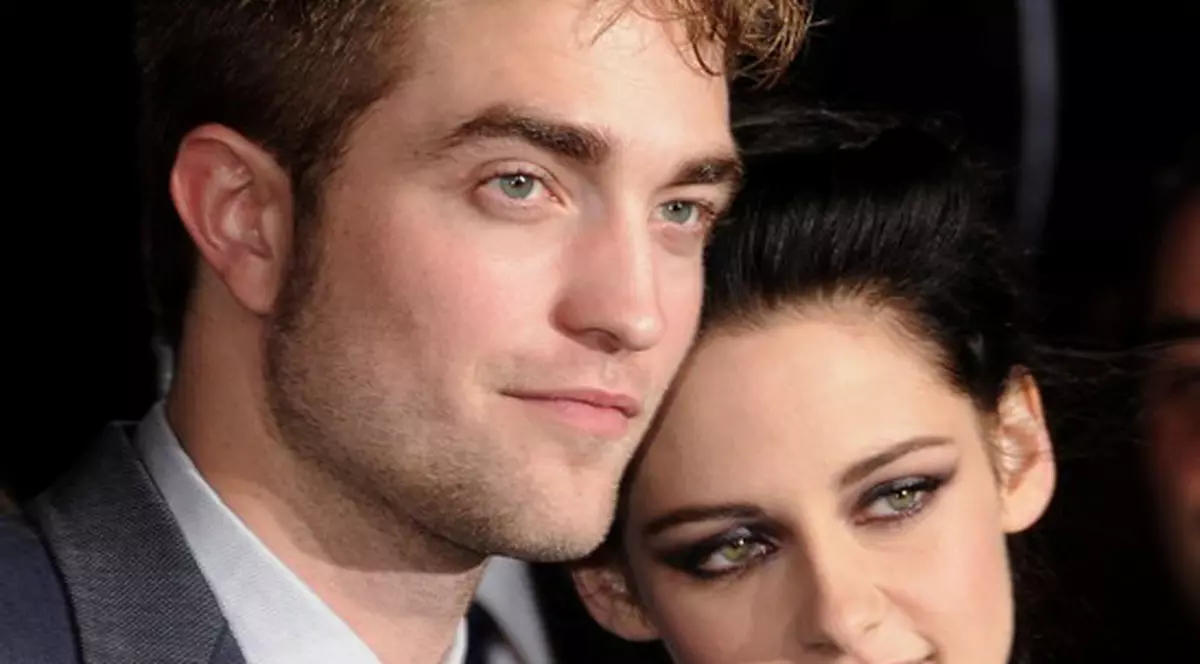 Sunt unul dintre cele mai celebre cupluri din lume, dar nu au voie să apară împreună! Vezi de ce "vampirii" Robert Pattinson şi Kristen Stewart au această interdicţie!
