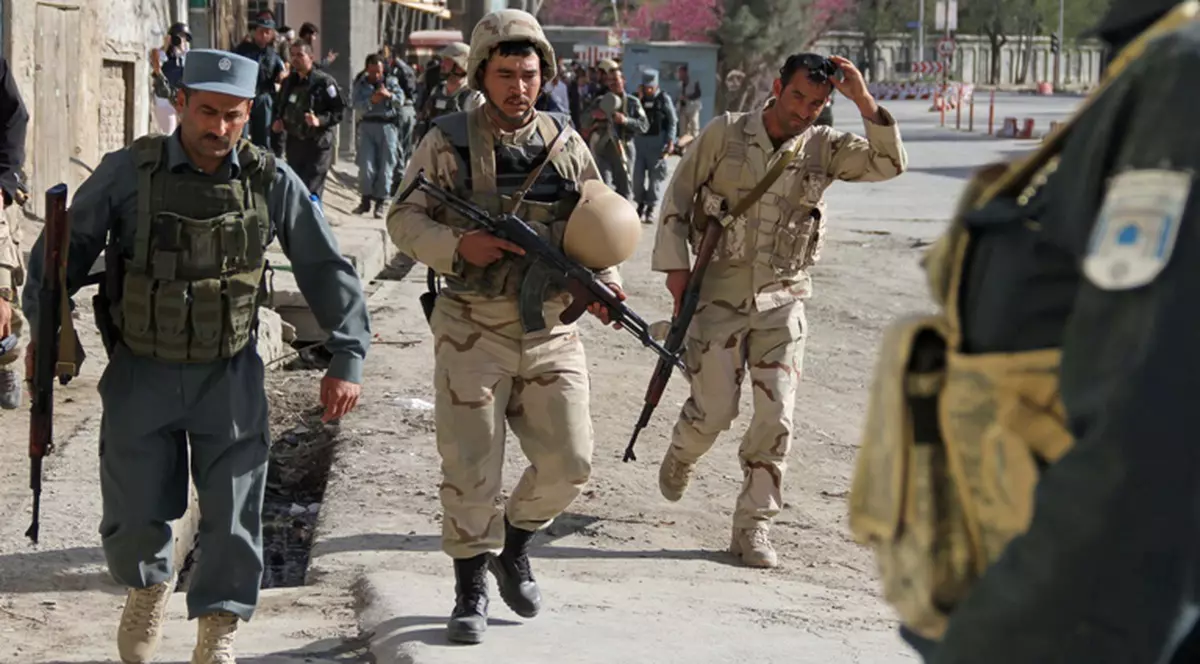 Capitala Afganistanului sub asediu! Cel mai puternic atac taliban din ultimii 11 ani!