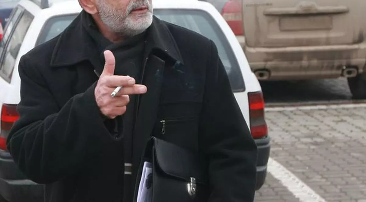 Ion Manole, blesteme de la mormântul Mădălinei: "Să-i ardă focul! Securiștii, comuniștii și anticriștii mi-au omorât fata!"