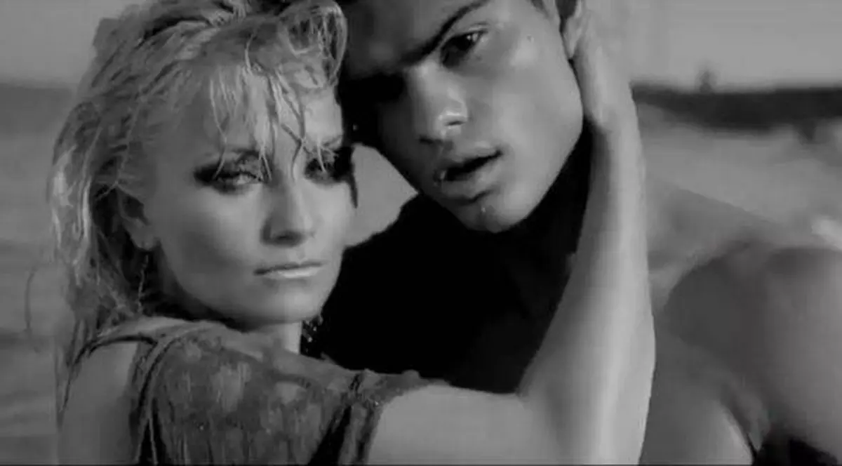 Sylvia şi-a făcut acelaşi tatuaj ca şi amantul ei! Soţul habar n-avea ce reprezintă!