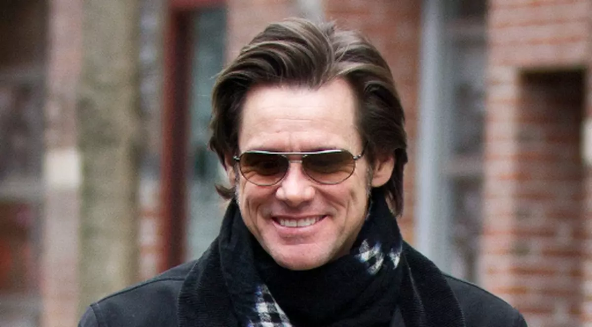 Jim Carrey va juca în continuarea comediei ”Tăntălăul și gogomanul”