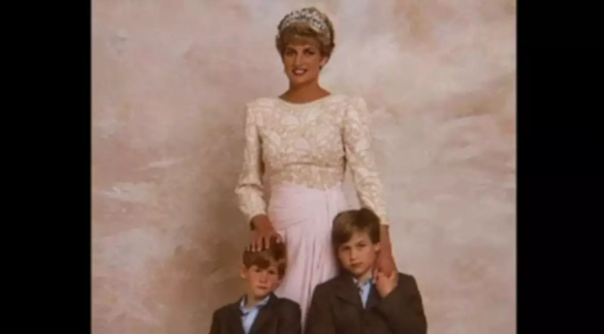 Lady Diana şi fii ei, aşa cum nu i-ai mai văzut niciodată! I-aţi fi recunoscut pe Harry şi William?| VIDEO