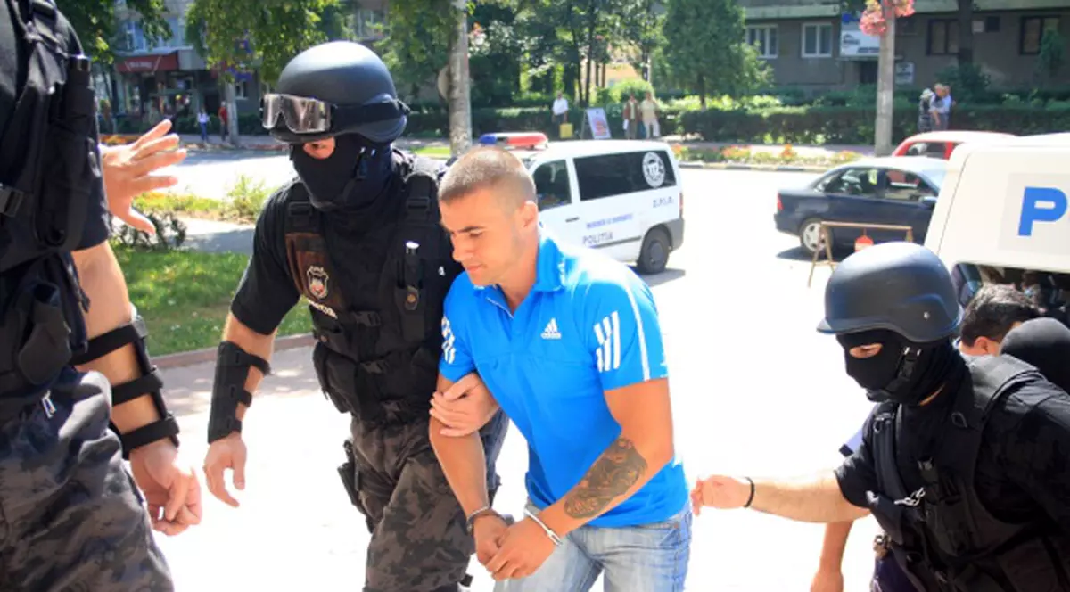 Ani grei de puşcărie pentru ucigaşii unui valutist din Suceava