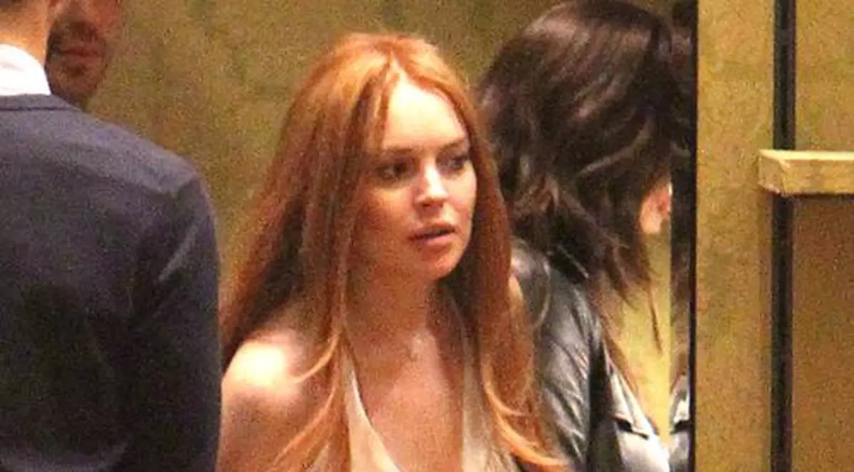 Lindsay Lohan a ajuns în sapă de lemn! Își vinde hainele pentru a face rost de bani