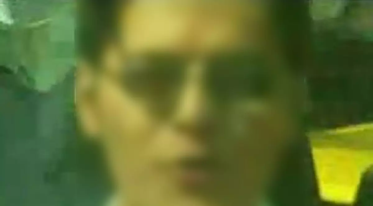 E neschimbat! Mai ţii minte cum arăta Liviu Vârciu în videoclipul "Ochii tăi"?  