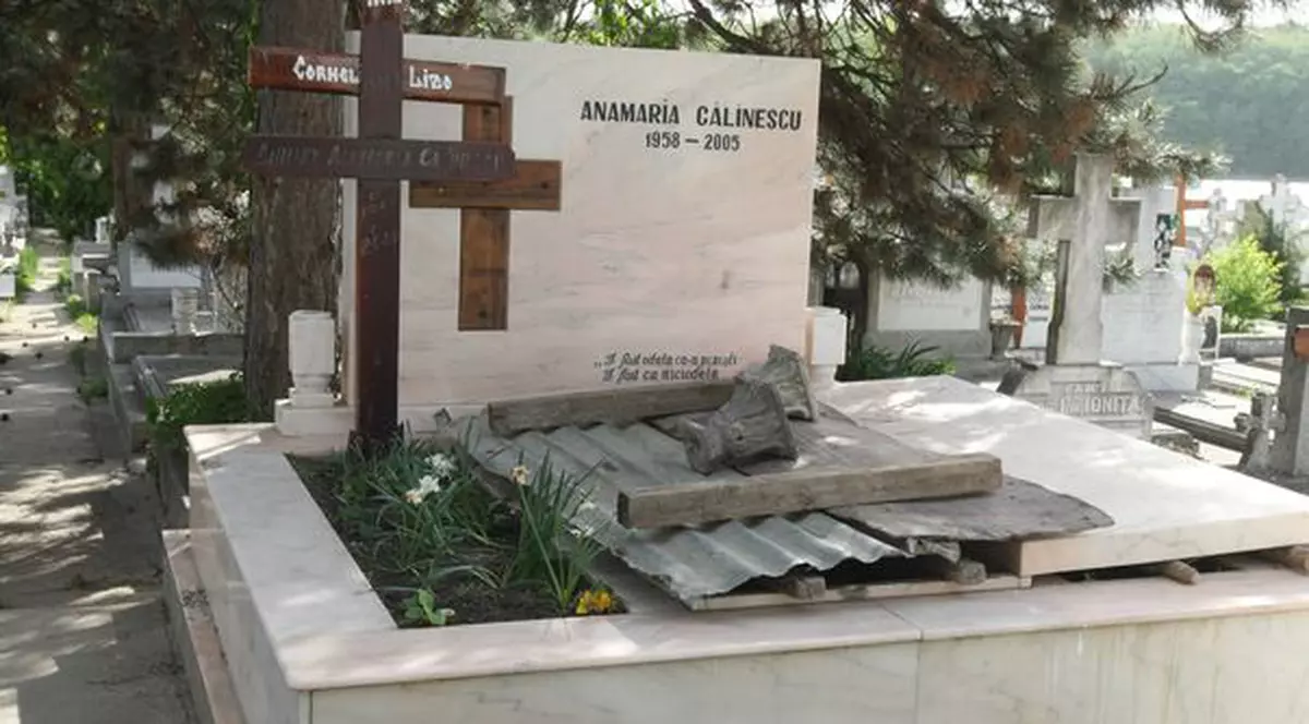 Groparii au pregătit mormântul în care va fi înhumat Luca Călinescu | FOTO