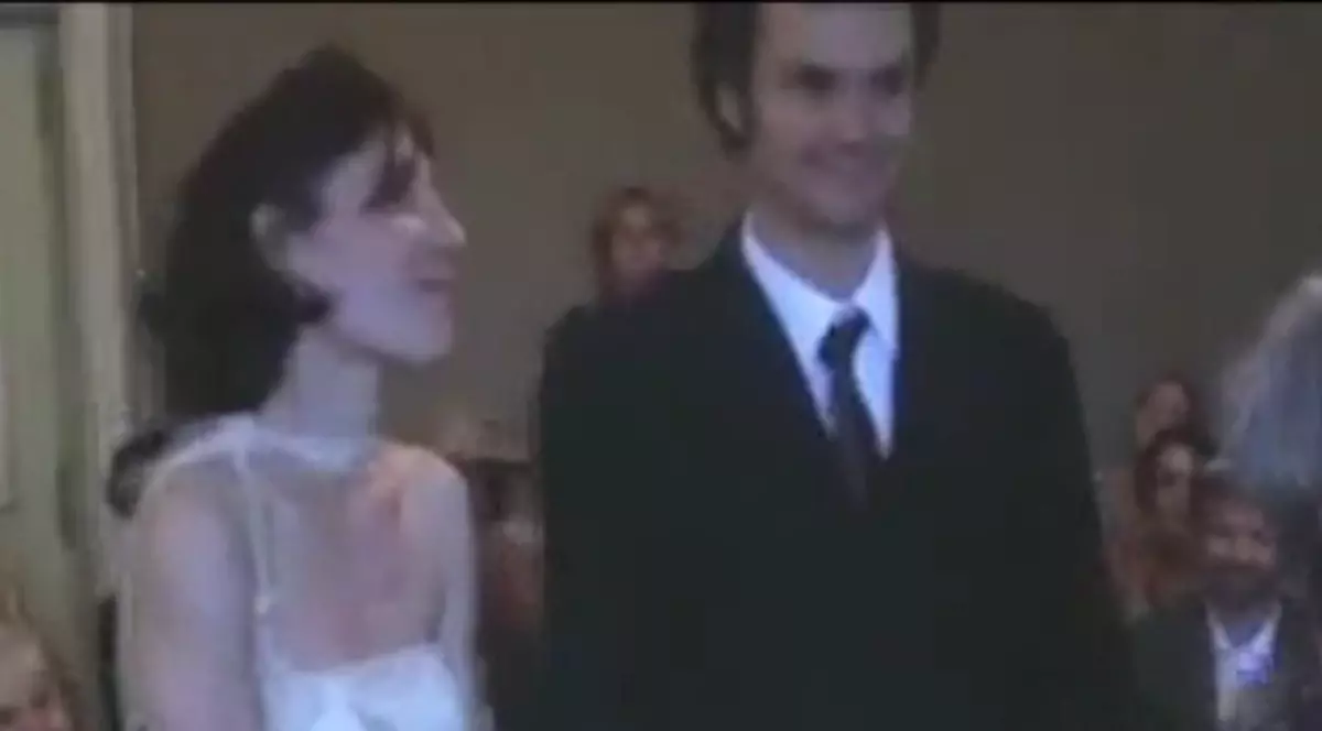 INCREDIBIL! Şi-a agresat soţia chiar în ziua nunţii, în faţa invitaţilor | VIDEO