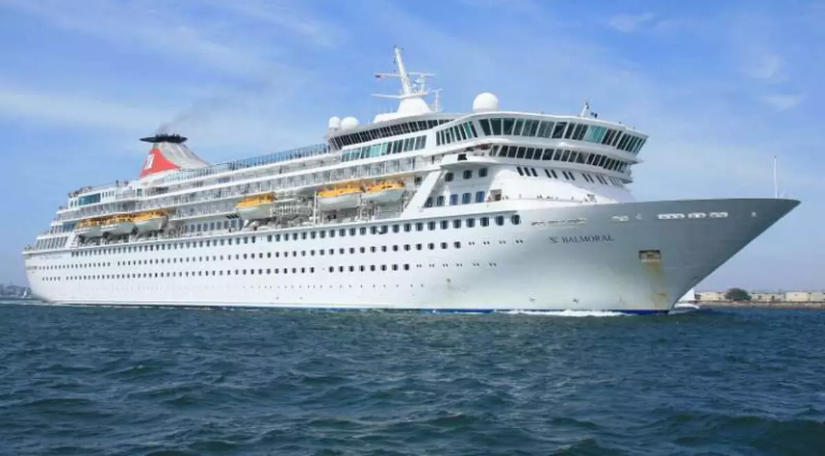 Copia TITANICULUI pleacă azi în croazieră! Un afacerist român şi soţia lui ocupă cel mai luxos apartament de pe navă