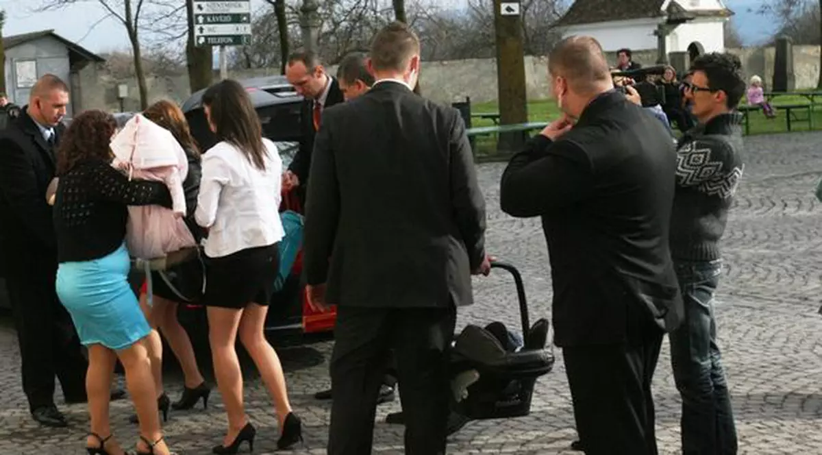 Uite primele poze de la botezul tripleților Nicoletei Luciu! | FOTO