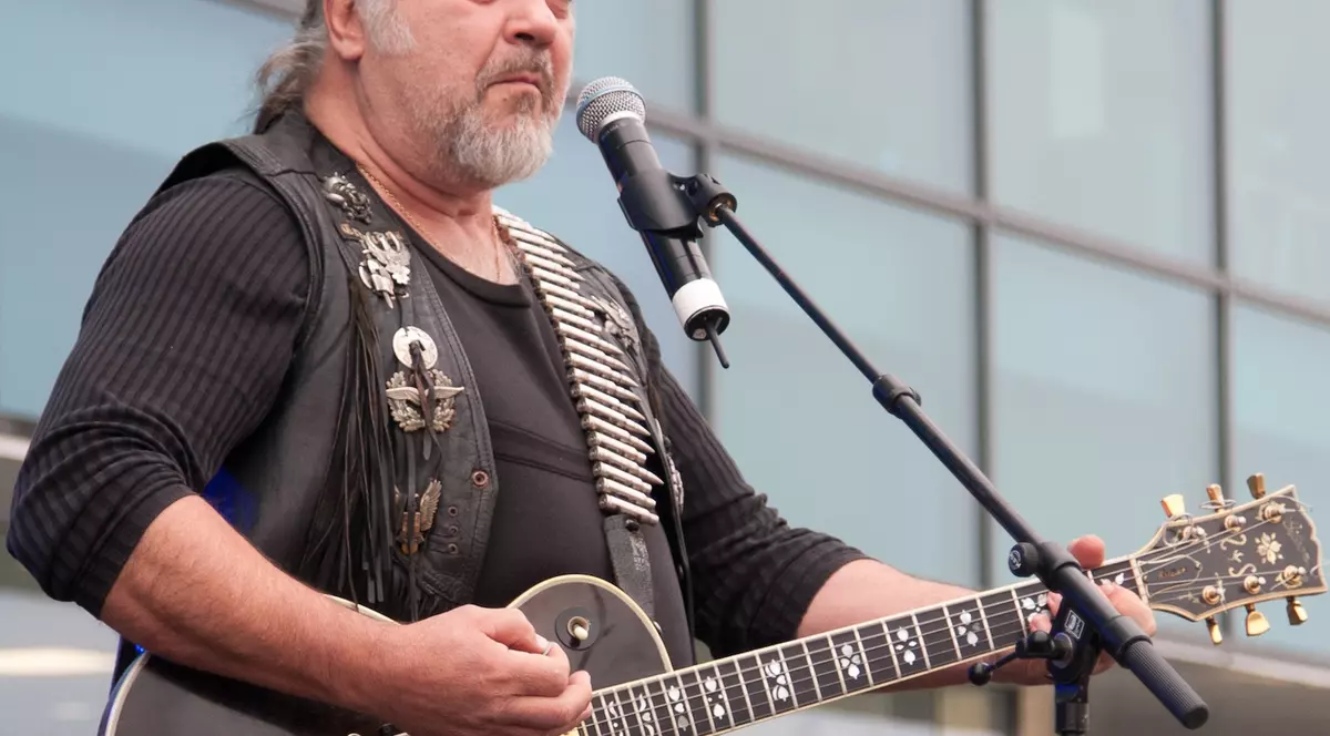 Phoenix vor publica istoria fotografică a trupei la 50 de ani de la debut