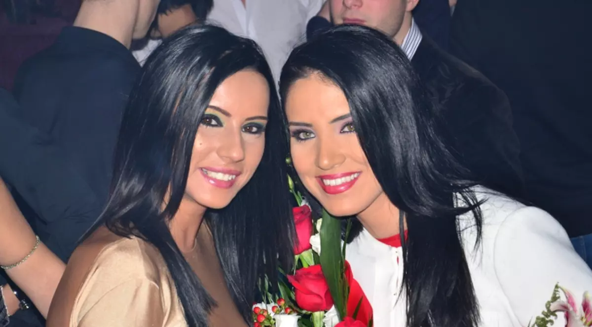 Adelina Pestriţu deschide sezonul pe litoral, în clubul prietenei ei