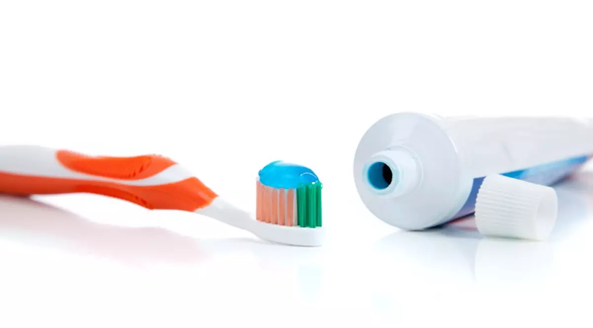 12 feluri în care poţi folosi pasta de dinţi