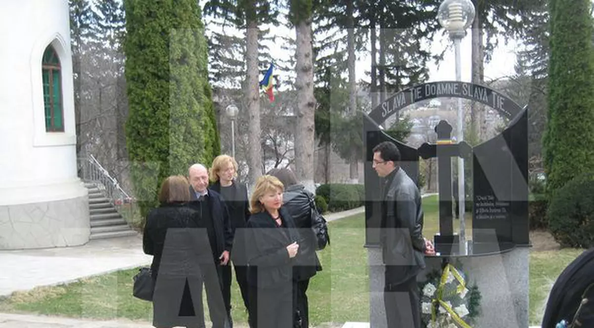 Udrea, Boc, Anastase şi Blaga, la înmormântarea soacrei lui Traian Băsescu