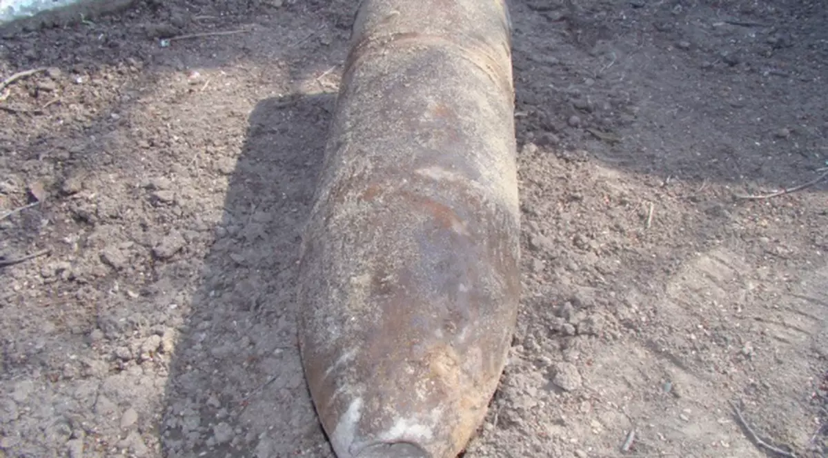 A stat cinci ani cu o bombă în curte