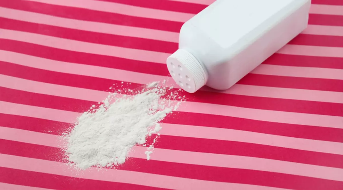 SURPRINZĂTOR! 4 întrebuinţări ciudate ale pudrei pentru bebeluşi