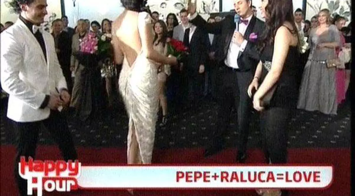 Soţia lui Pepe şi naşa Andra au dat mii de euro pe rochiile de la cununia civilă!